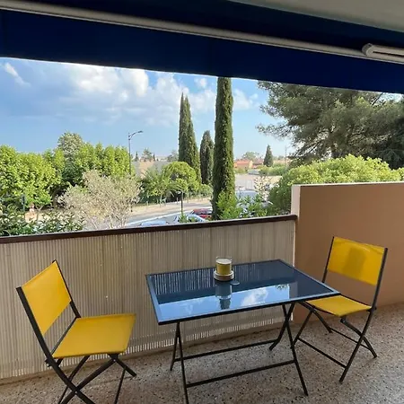 Apartment T2 Avec Terrasse & Parking A 5 Min Du Centre, 10 Min Des Plages *
