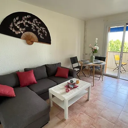 Apartment T2 Avec Terrasse & Parking A 5 Min Du Centre, 10 Min Des Plages Hyeres