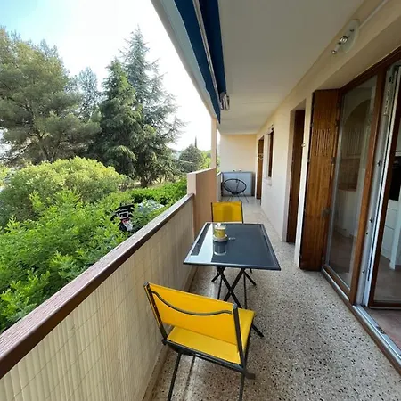 T2 Avec Terrasse & Parking A 5 Min Du Centre, 10 Min Des Plages * Hyeres