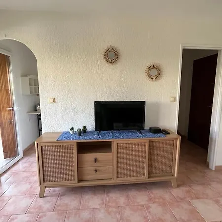 T2 Avec Terrasse & Parking A 5 Min Du Centre, 10 Min Des Plages Apartment