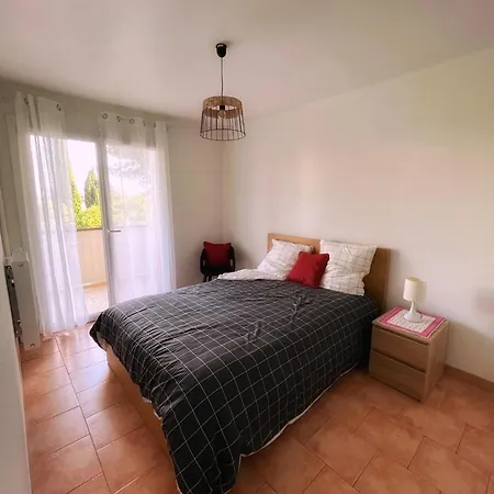 T2 Avec Terrasse&parking à 5 Min Du Centre, 10 Min Des Plages Appartement Hyères