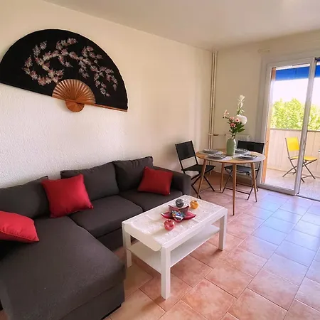 T2 Avec Terrasse&parking à 5 Min Du Centre, 10 Min Des Plages Appartement