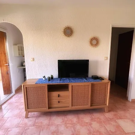 Apartament T2 Avec Terrasse & Parking A 5 Min Du Centre, 10 Min Des Plages Hyères