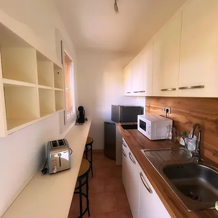 T2 Avec Terrasse & Parking A 5 Min Du Centre, 10 Min Des Plages * Hyères