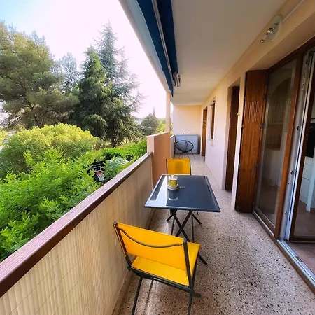 Apartament T2 Avec Terrasse & Parking A 5 Min Du Centre, 10 Min Des Plages *